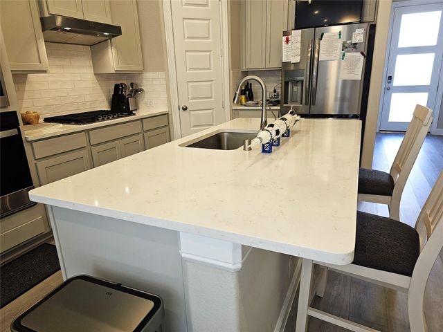 550 Morning Tide Lane, Kemah, TX 77565