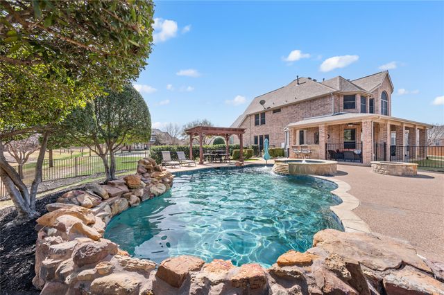 705 Landsbury Court, Keller, TX 76248