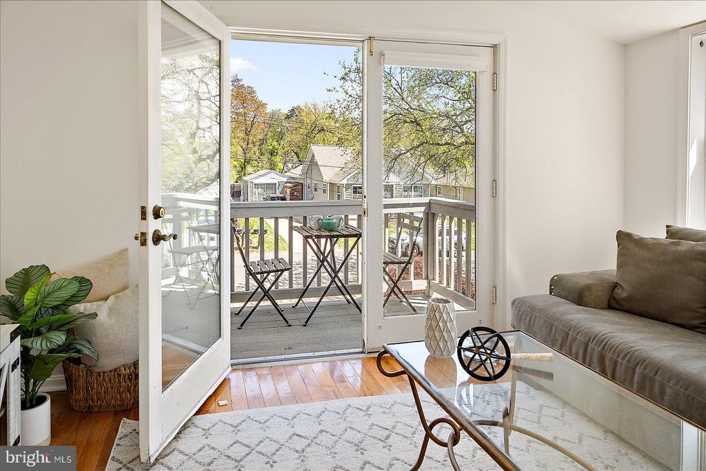 Image 28 of property listing at 813 SHORE DR, Edgewater, MD 21037