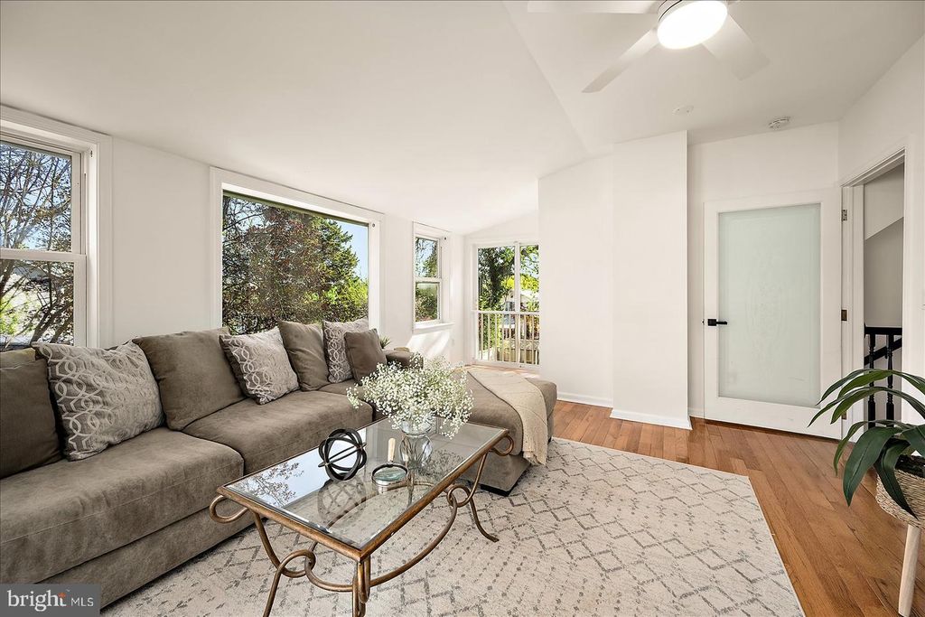 Image 29 of property listing at 813 SHORE DR, Edgewater, MD 21037