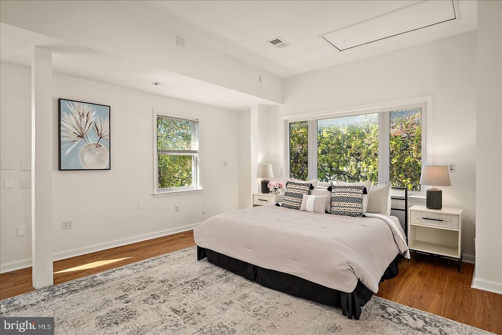 Image 31 of property listing at 813 SHORE DR, Edgewater, MD 21037