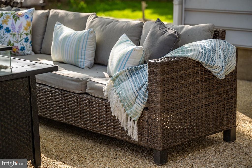 Image 39 of property listing at 813 SHORE DR, Edgewater, MD 21037