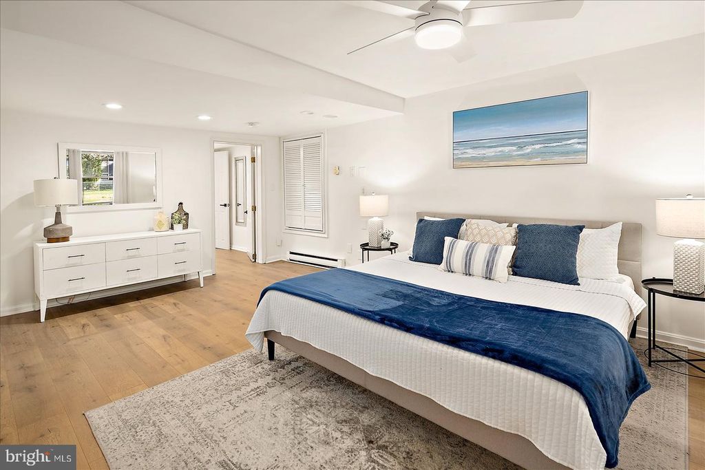 Image 4 of property listing at 813 SHORE DR, Edgewater, MD 21037