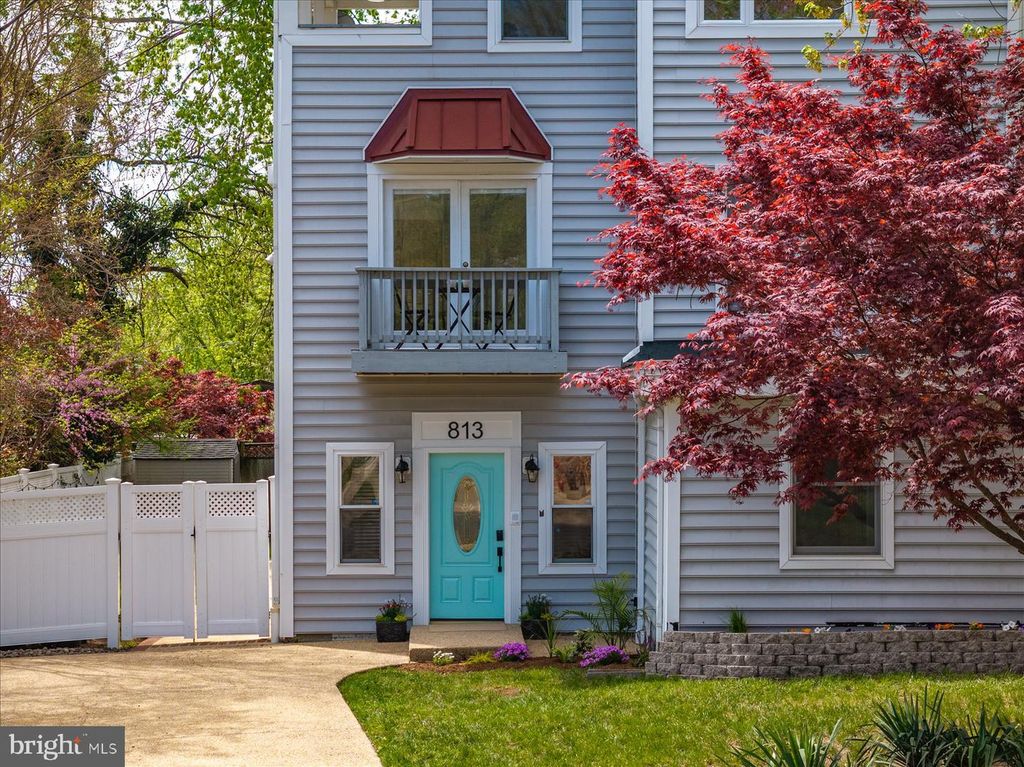 Image 42 of property listing at 813 SHORE DR, Edgewater, MD 21037