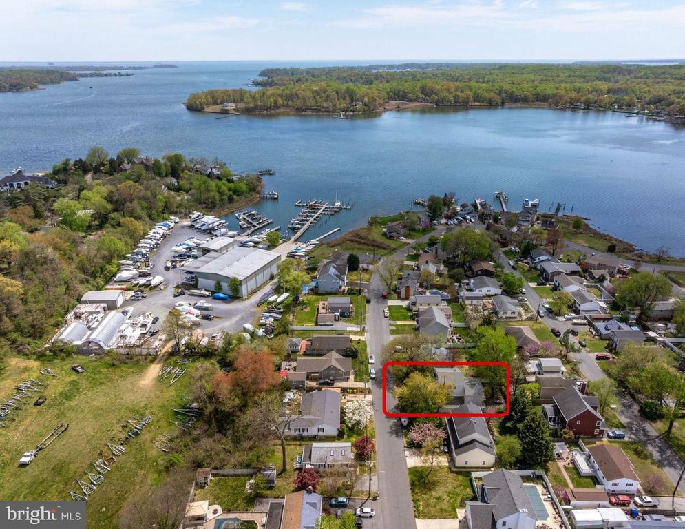 Image 45 of property listing at 813 SHORE DR, Edgewater, MD 21037