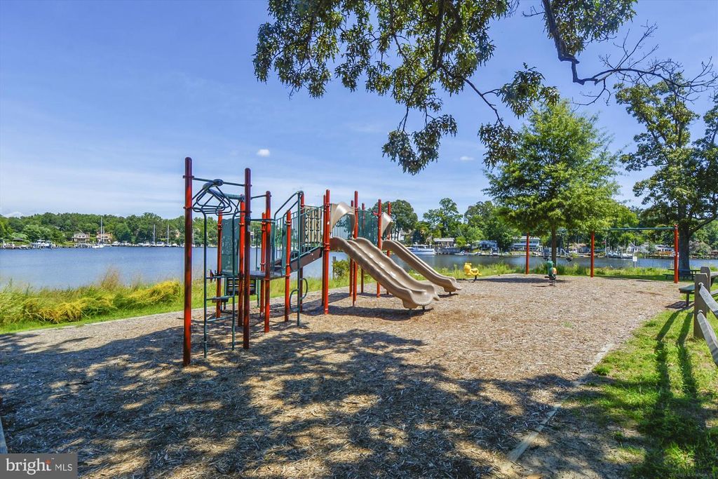 Image 46 of property listing at 813 SHORE DR, Edgewater, MD 21037