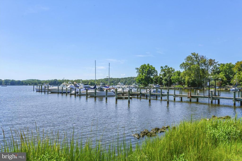 Image 48 of property listing at 813 SHORE DR, Edgewater, MD 21037