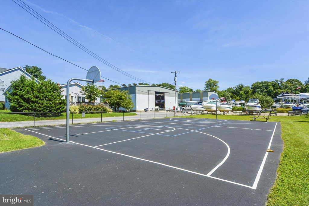 Image 50 of property listing at 813 SHORE DR, Edgewater, MD 21037