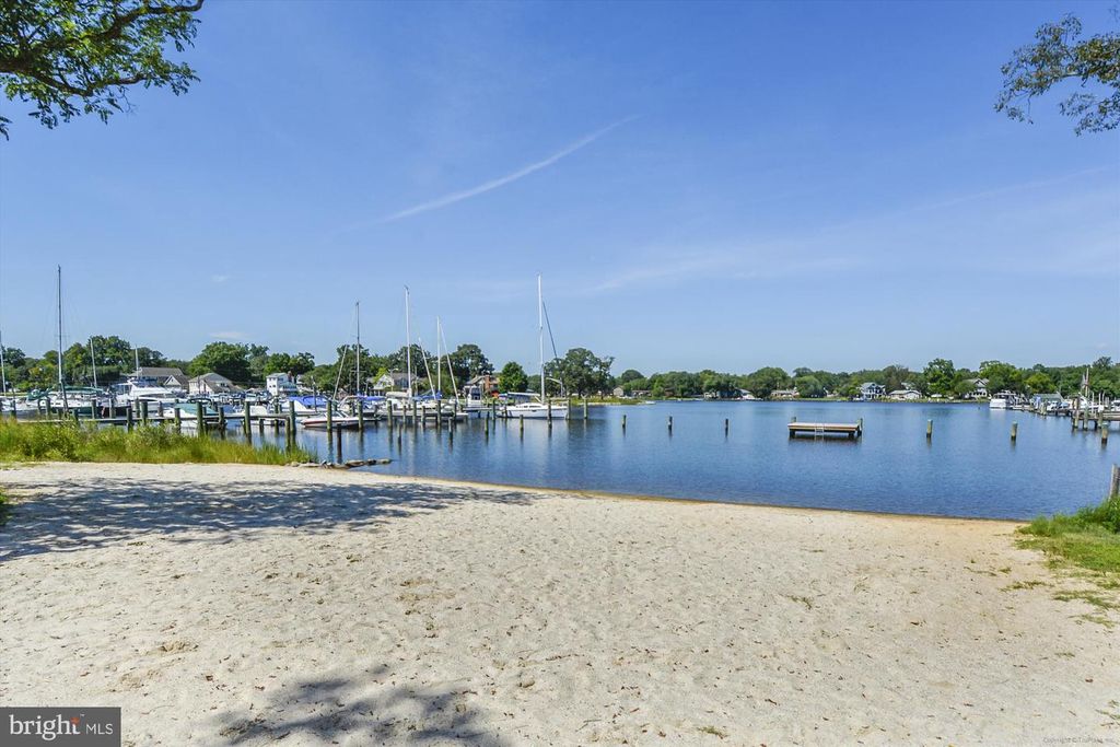 Image 51 of property listing at 813 SHORE DR, Edgewater, MD 21037