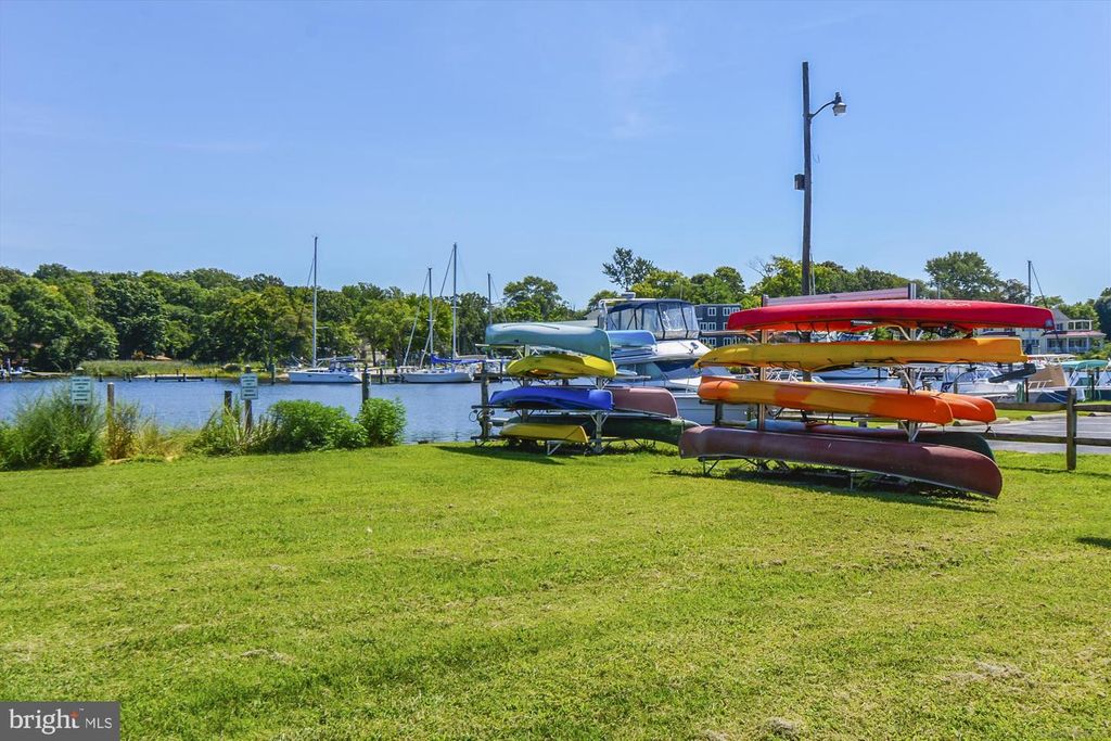 Image 53 of property listing at 813 SHORE DR, Edgewater, MD 21037