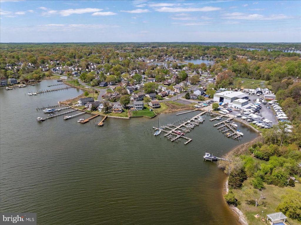 Image 55 of property listing at 813 SHORE DR, Edgewater, MD 21037