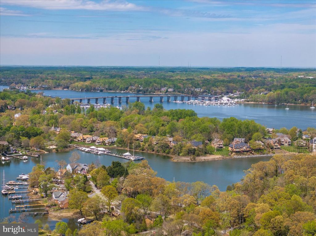 Image 56 of property listing at 813 SHORE DR, Edgewater, MD 21037