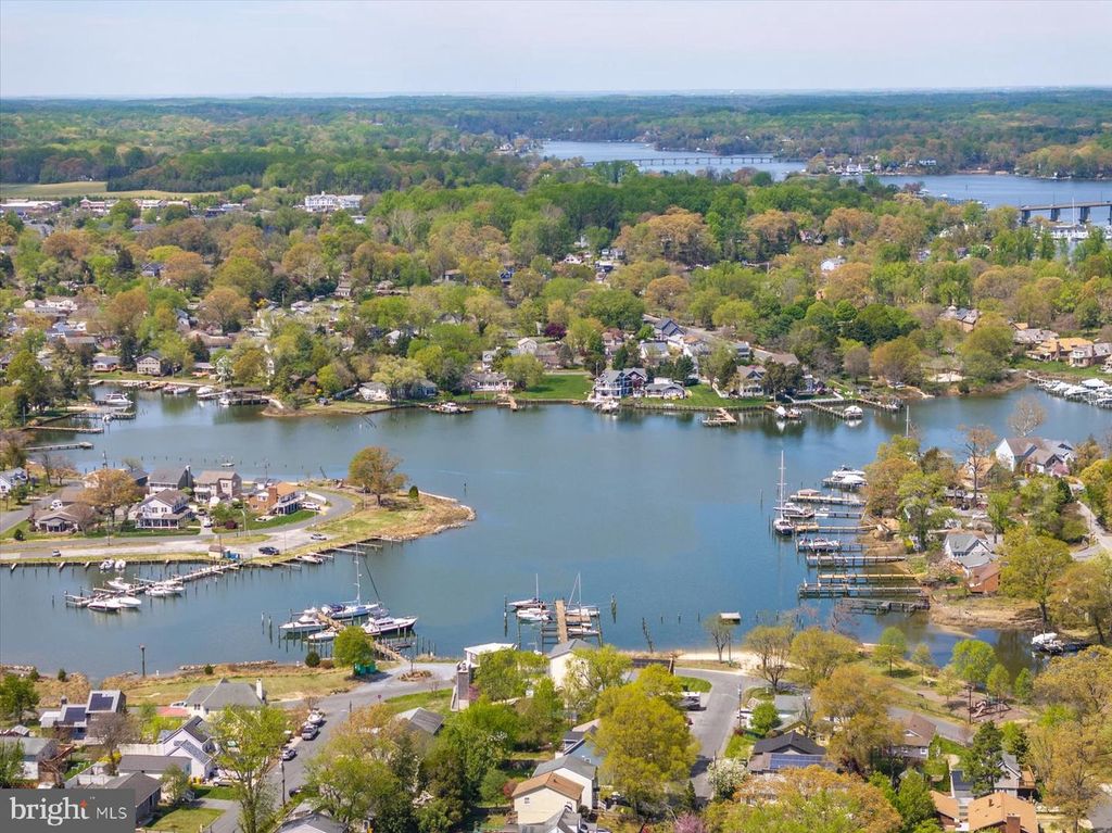 Image 57 of property listing at 813 SHORE DR, Edgewater, MD 21037