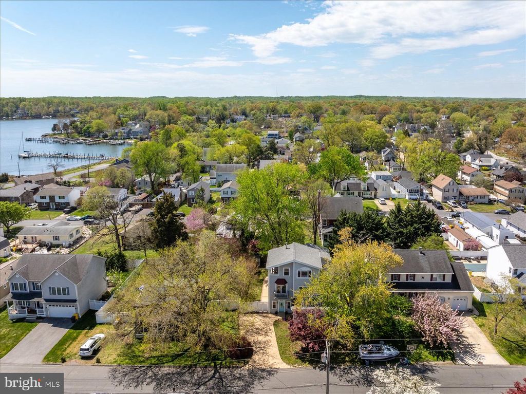 Image 60 of property listing at 813 SHORE DR, Edgewater, MD 21037