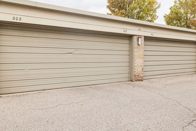 16260 Mayfair Dr. Drive 102, Southfield, MI 48075