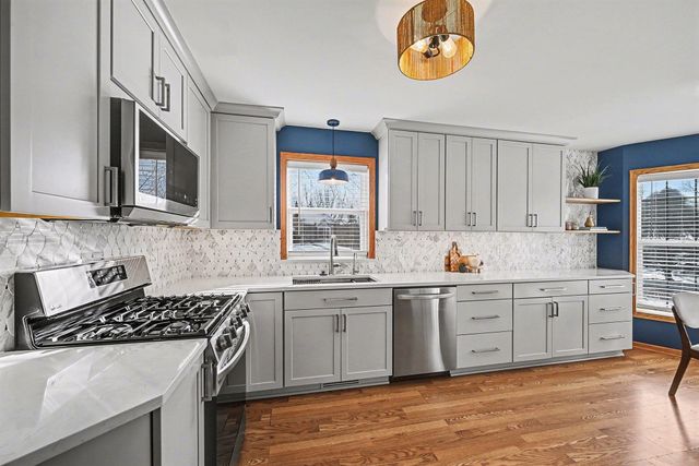 8489 Bryce Court, Inver Grove Heights, MN 55076