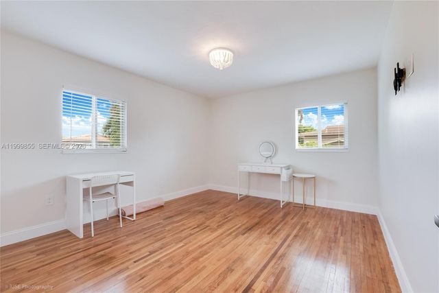 9975 SW 85th St, Miami, FL 33173