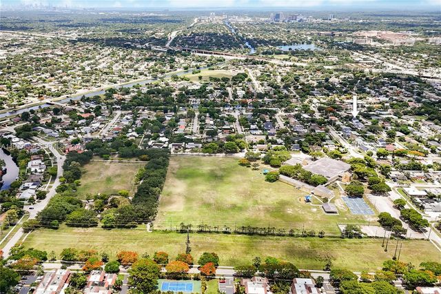 9975 SW 85th St, Miami, FL 33173