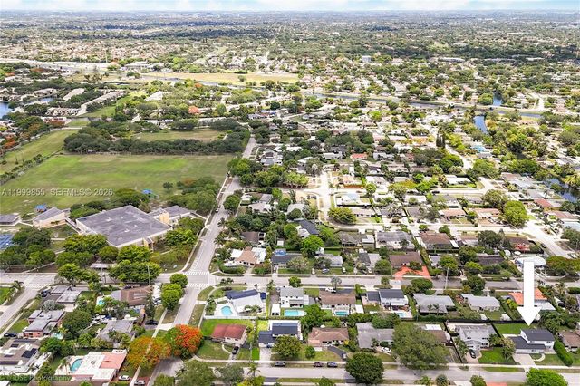 9975 SW 85th St, Miami, FL 33173