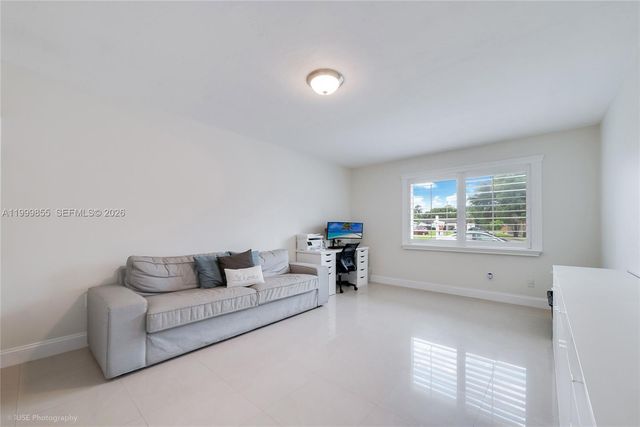 9975 SW 85th St, Miami, FL 33173