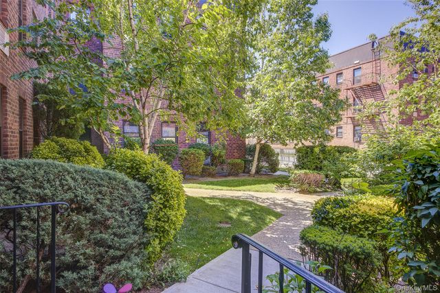 215-40 47th Avenue 3A, Bayside, NY 11361
