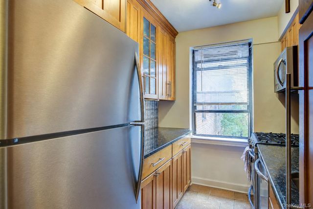 215-40 47th Avenue 3A, Bayside, NY 11361
