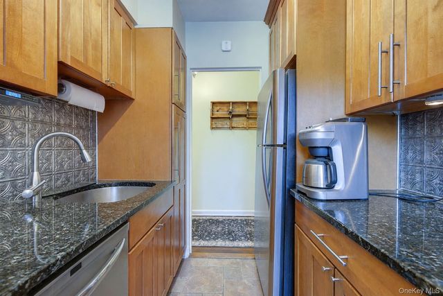 215-40 47th Avenue 3A, Bayside, NY 11361