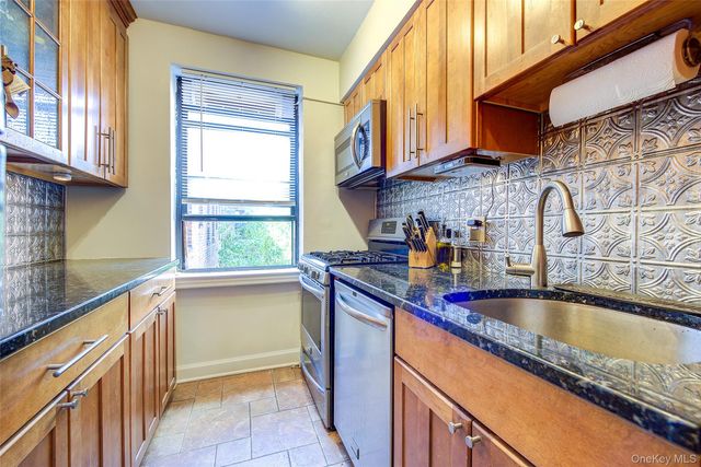 215-40 47th Avenue 3A, Bayside, NY 11361