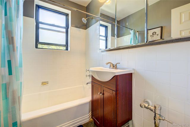 215-40 47th Avenue 3A, Bayside, NY 11361