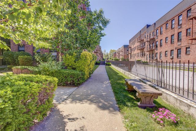 215-40 47th Avenue 3A, Bayside, NY 11361