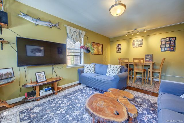 215-40 47th Avenue 3A, Bayside, NY 11361
