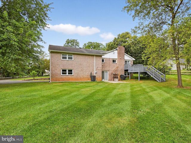 2010 LANDIS VALLEY RD, Lancaster, PA 17601