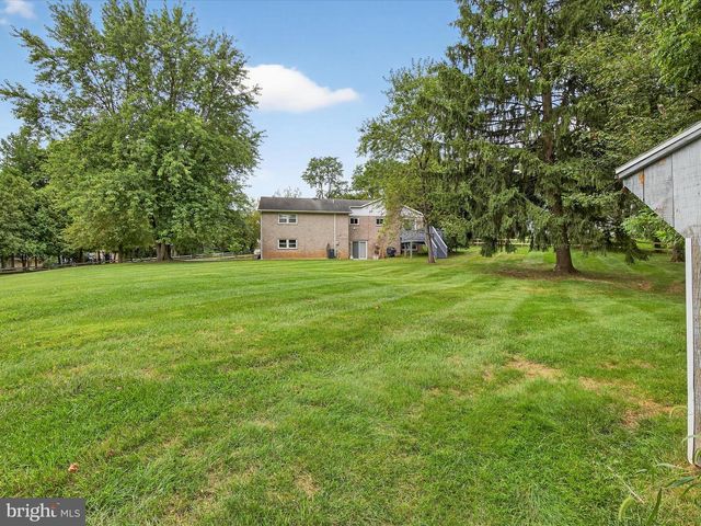 2010 LANDIS VALLEY RD, Lancaster, PA 17601