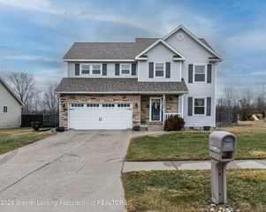 2690 Halyard Drive, Lansing, MI 48911
