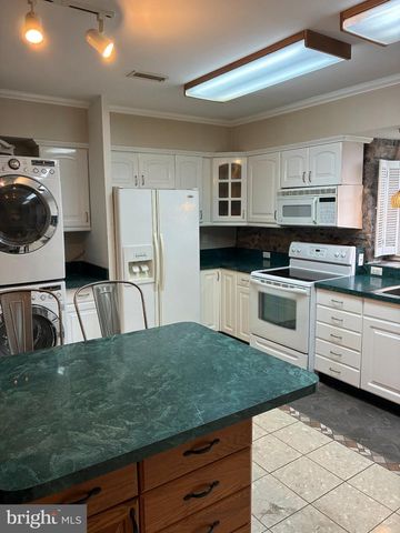 16 CATALPA CT, Martinsburg, WV 25404
