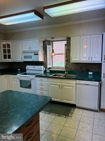16 CATALPA CT, Martinsburg, WV 25404