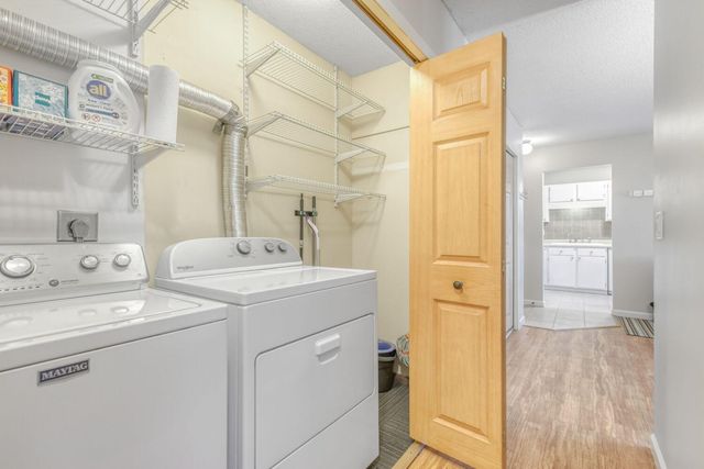 7600 157th Street W 103, Apple Valley, MN 55124