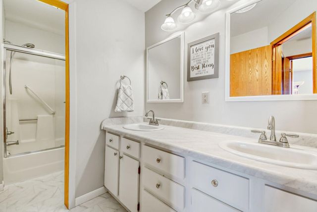 7600 157th Street W 103, Apple Valley, MN 55124