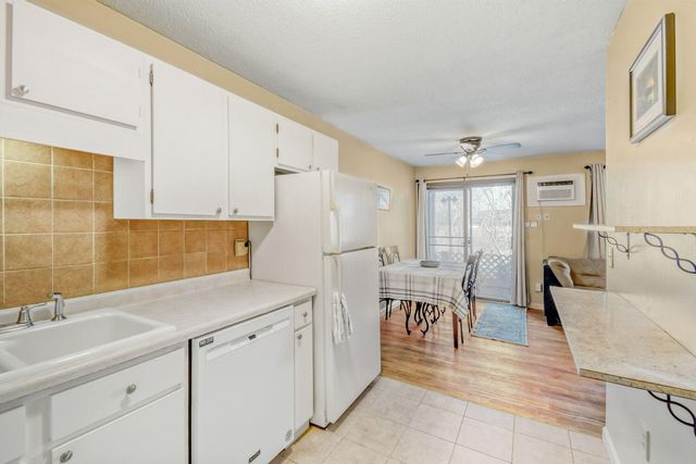 7600 157th Street W 103, Apple Valley, MN 55124