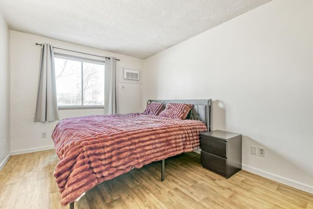 7600 157th Street W 103, Apple Valley, MN 55124