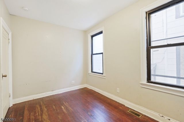 277 Van Nostrand Ave, Jersey City, NJ 07305
