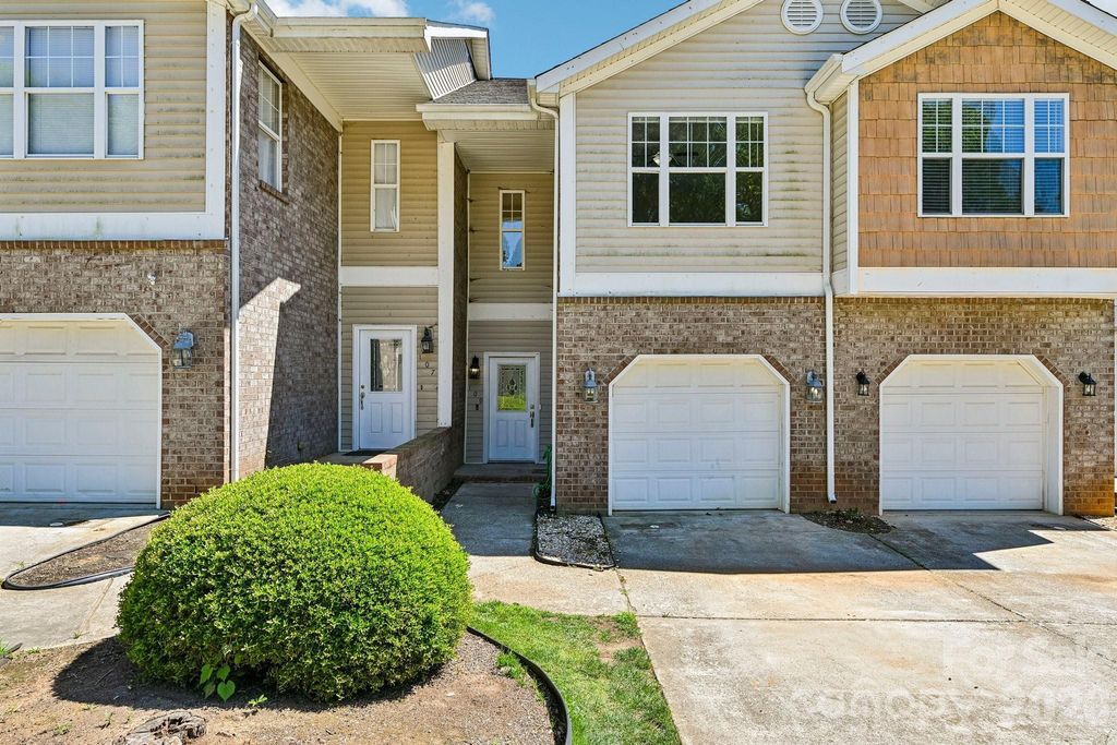 109 Sherman Oaks Lane, Mooresville, NC 28115