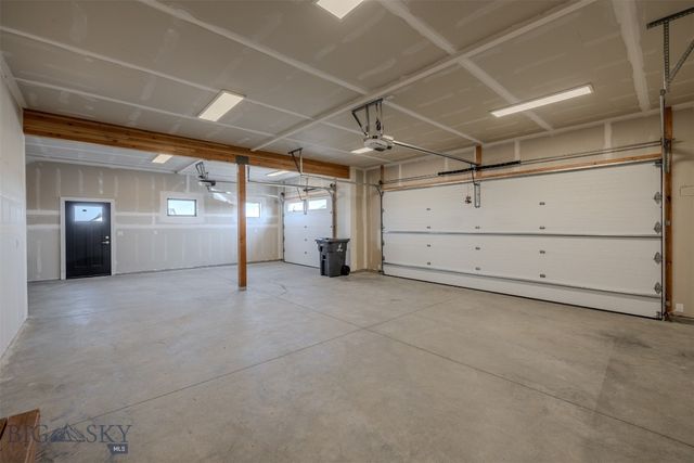 1117 Falcon Ridge Boulevard, Belgrade, MT 59714