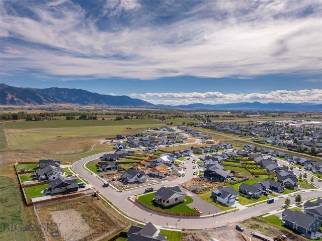 1117 Falcon Ridge Boulevard, Belgrade, MT 59714