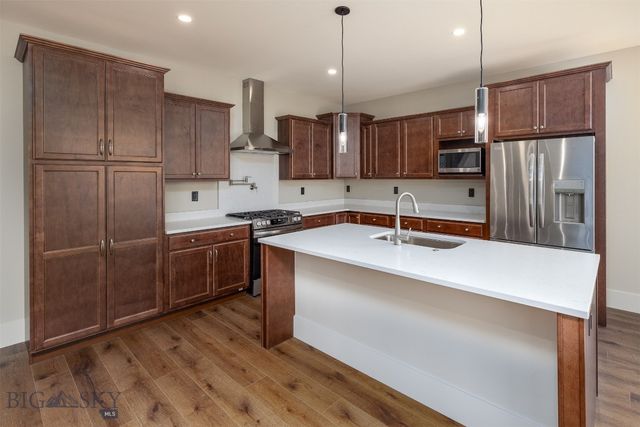 1117 Falcon Ridge Boulevard, Belgrade, MT 59714