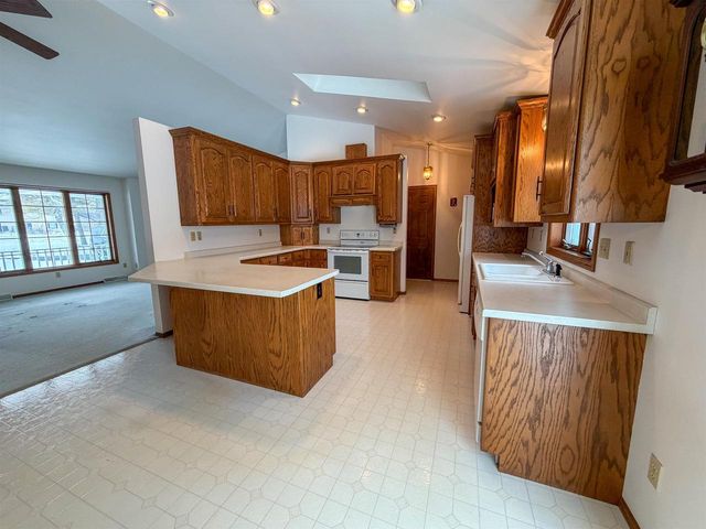 511 W PULASKI STREET, Pulaski, WI 54162