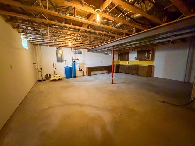 511 W PULASKI STREET, Pulaski, WI 54162