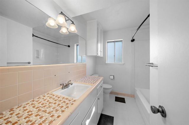 926 E 14th 7, Houston, TX 77009