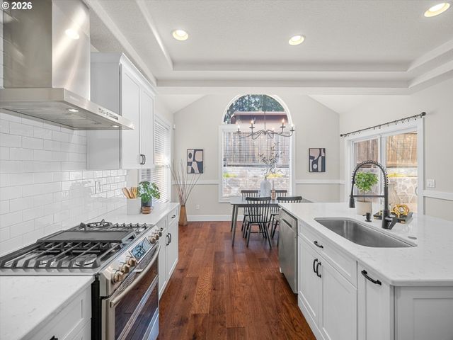 10719 Nw HARDING Ct, Portland, OR 97229