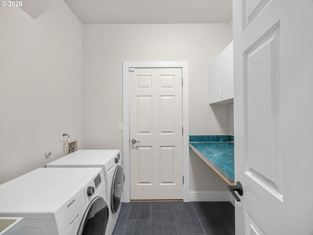 10719 Nw HARDING Ct, Portland, OR 97229